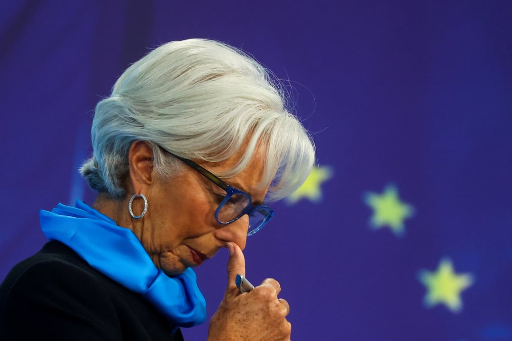 L'inflation baissera plus lentement que prevu, declare lagarde