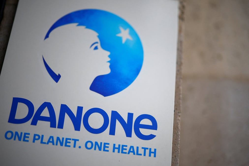 Logo du groupe danone au siege de l'entreprise