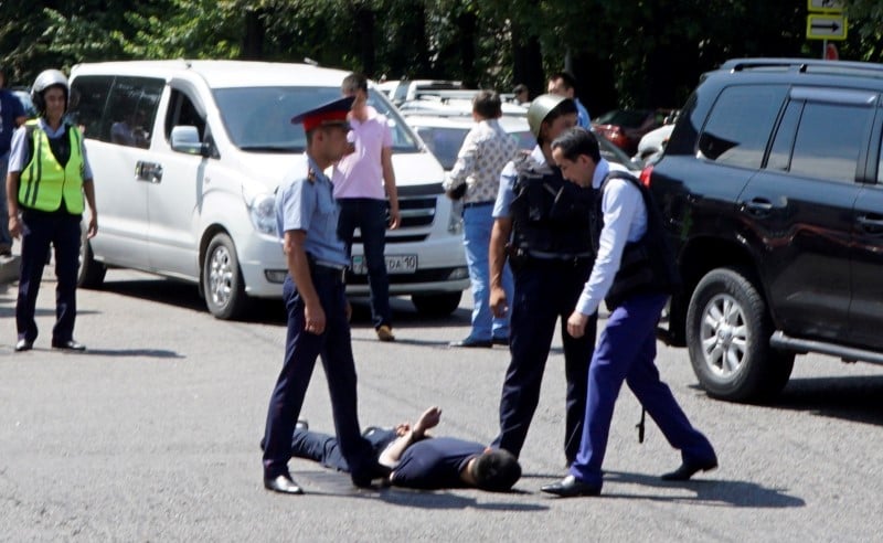 Deux policiers abattus au kazakhstan