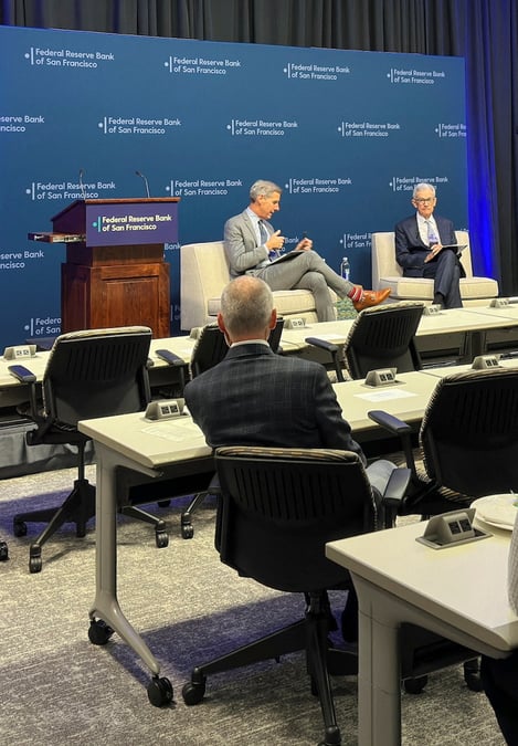 M. powell, president de la reserve federale, s'entretient avec m. ryssdal, animateur de marketplace, a la banque federale de reserve de san francisco