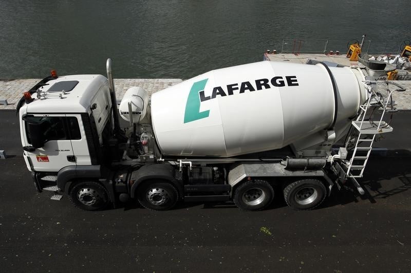 Lafarge confirme son projet de fusion avec holcim