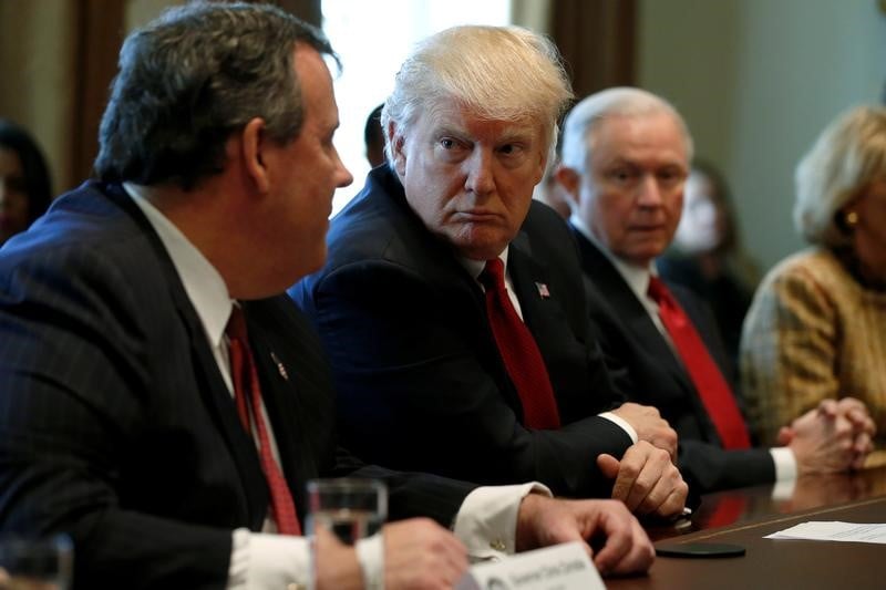 Trump somme les ultraconservateurs de rentrer dans le rang