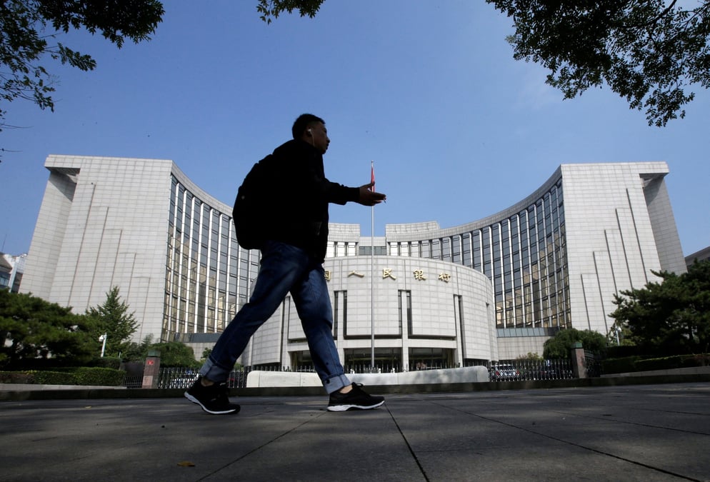 Les grandes banques chinoises ont réduit vendredi les taux d'intérêt sur les dépôts en yuans pour la deuxième fois cette année, selon un média d'Etat.