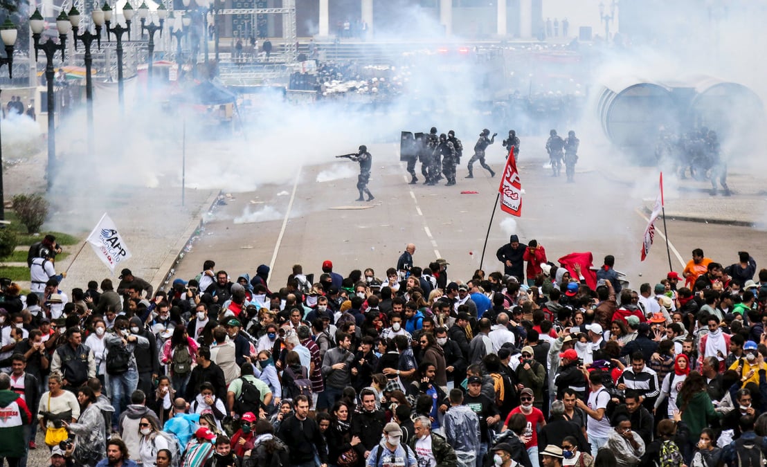 Plus de 100 blesses lors d'une manifestation d'enseignants au bresil