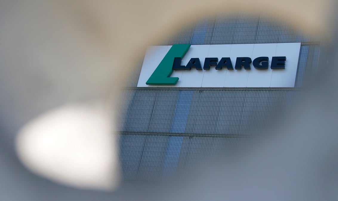 Lafarge en hausse a la bourse de paris apres le feu vert americain a la fusion avec holcim