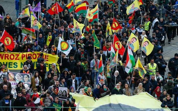 Trente mille kurdes manifestent a francfort contre erdogan