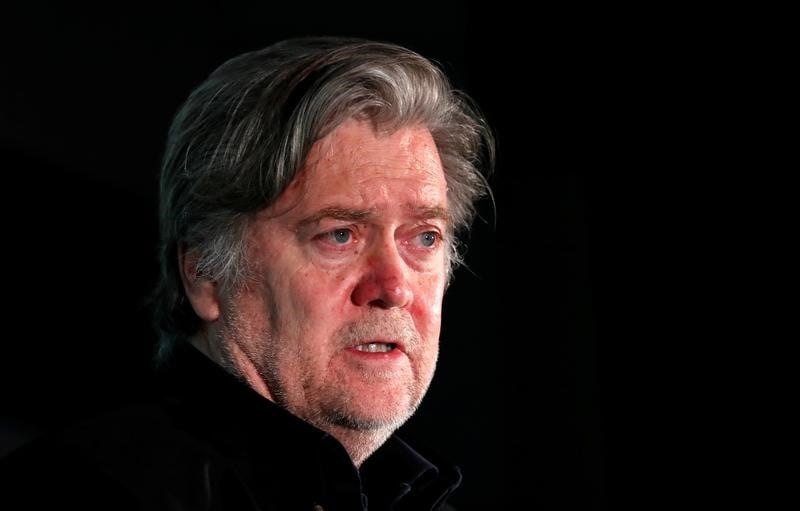 Mueller a convoque bannon dans le cadre de "l'affaire russe"
