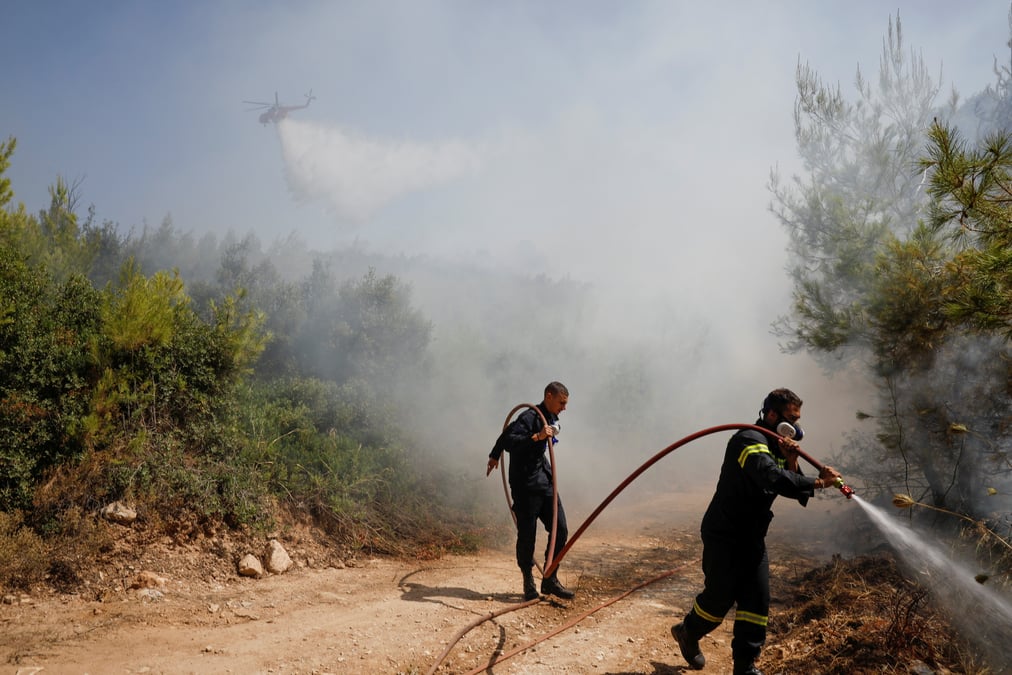 Troisieme jour d'incendies en grece, olympie sauvee des flammes