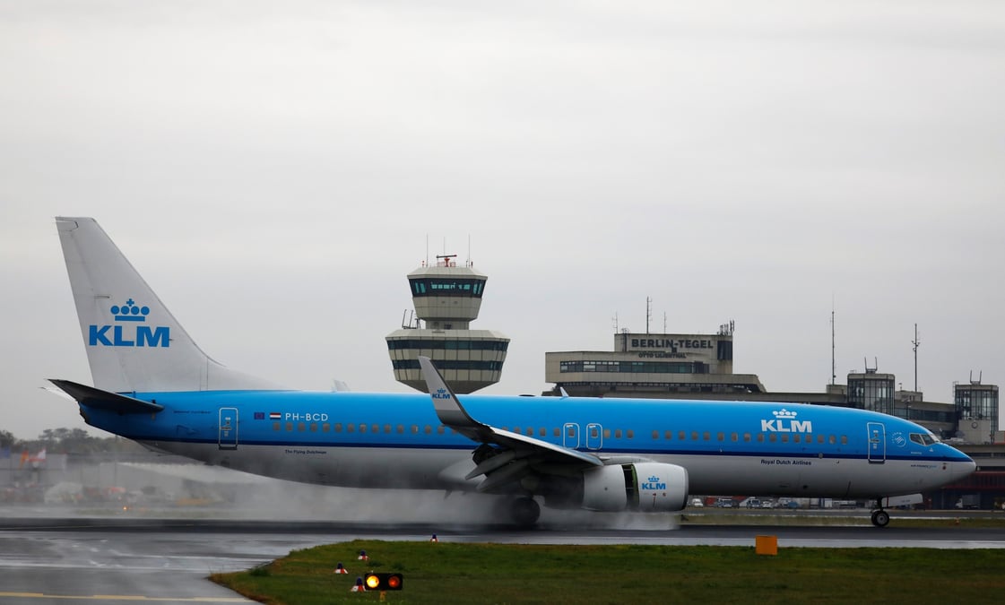 Klm annule des dizaines de vols pour soulager la pression sur le personnel, selon l'anp