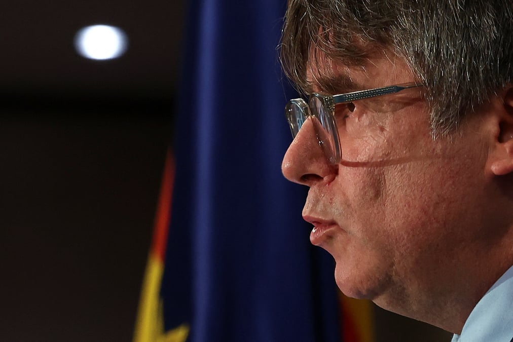 Carles puigdemont tient une conference de presse a bruxelles