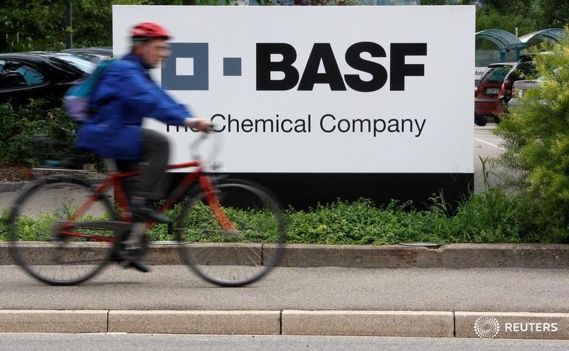 Basf fait mieux qu'attendu au 3e trimestre grace a la petrochimie