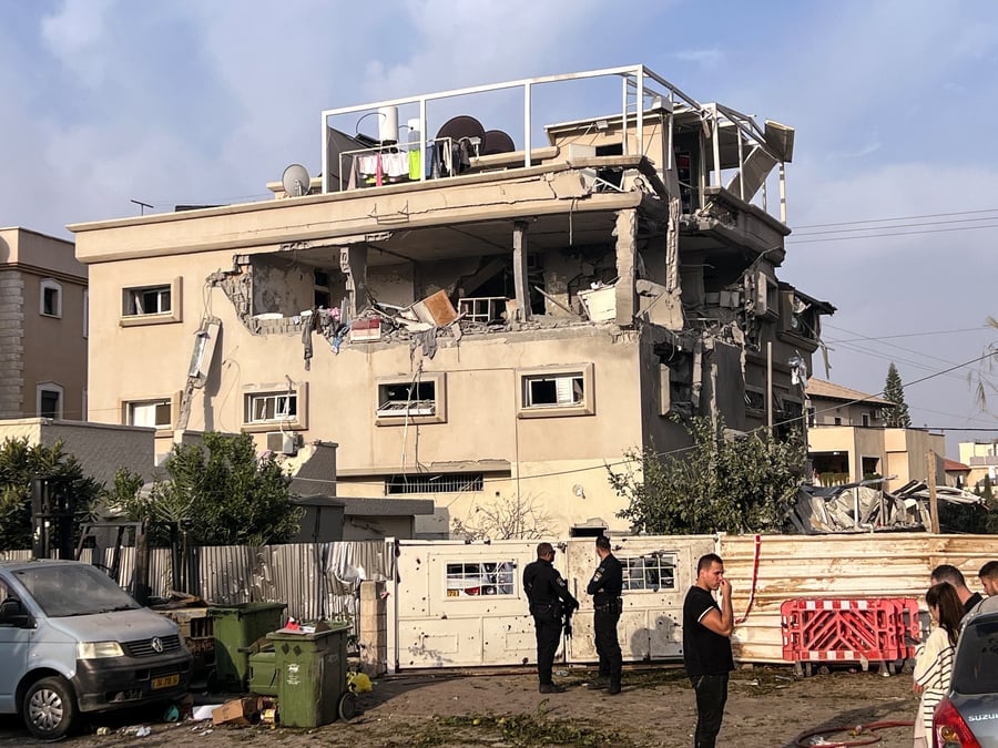 Consequences d'une attaque de projectiles du liban vers israel, dans la ville de tira, au centre d'israel.