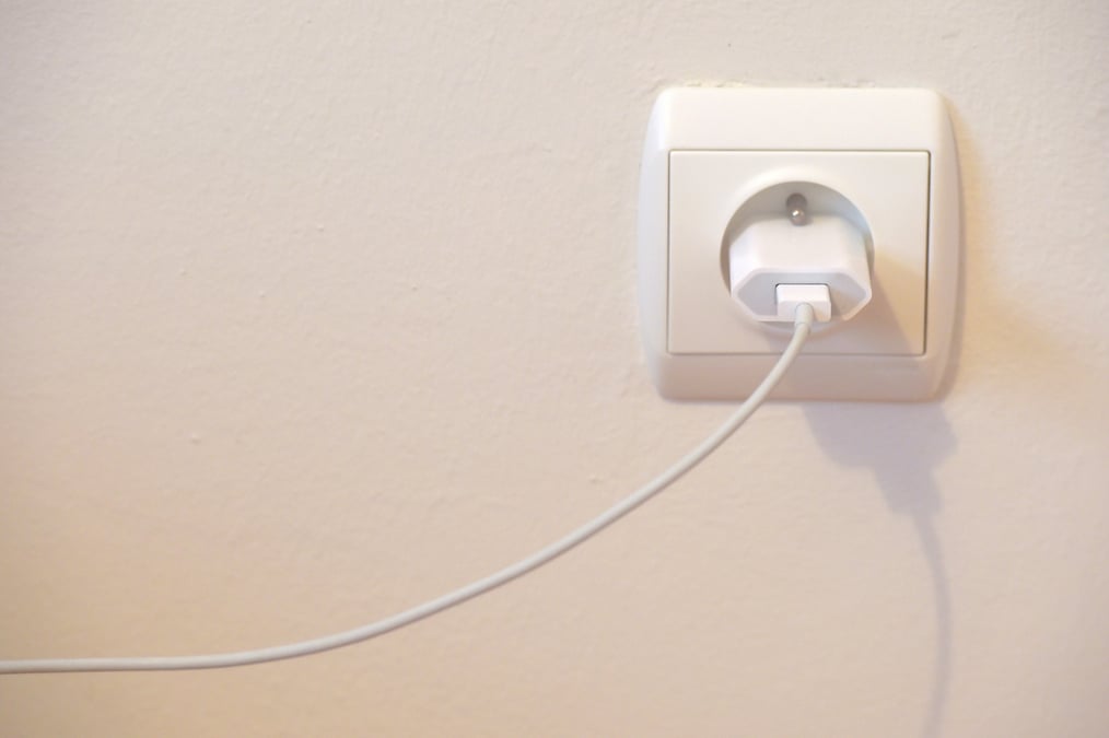 Un cable dans une prise electrique