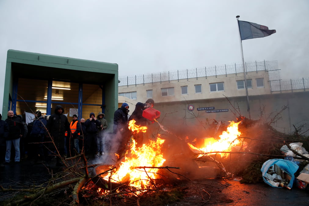 Belloubet continuera a mener les negociations sur les prisons