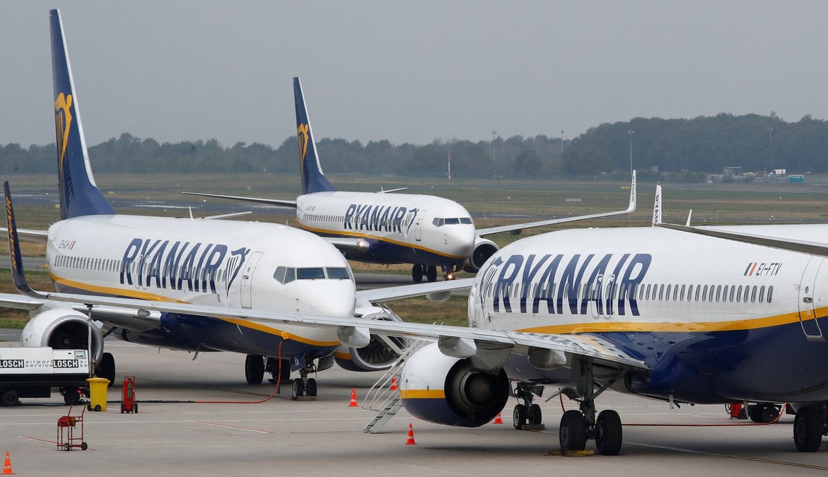 Ryanair annonce une perte au troisieme trimestre, hausse possible des tarifs cet ete