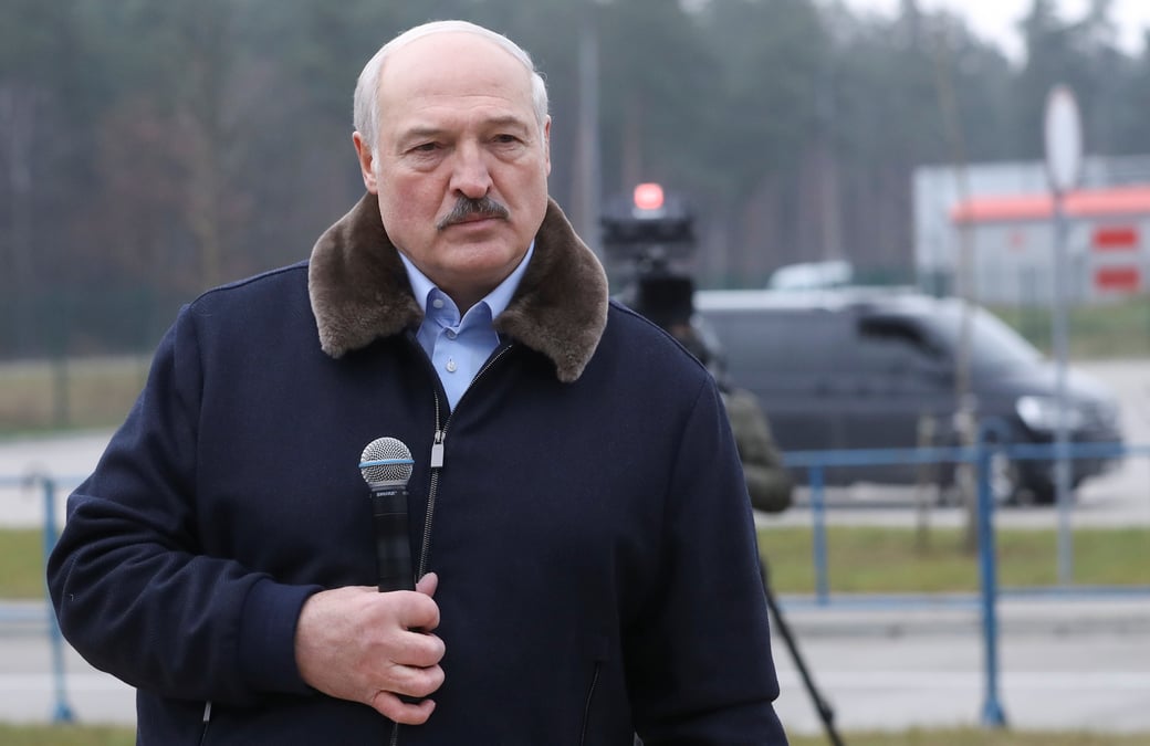 Loukachenko pret a interrompre les flux energetiques russes si la pologne ferme sa frontiere, d'apres ria