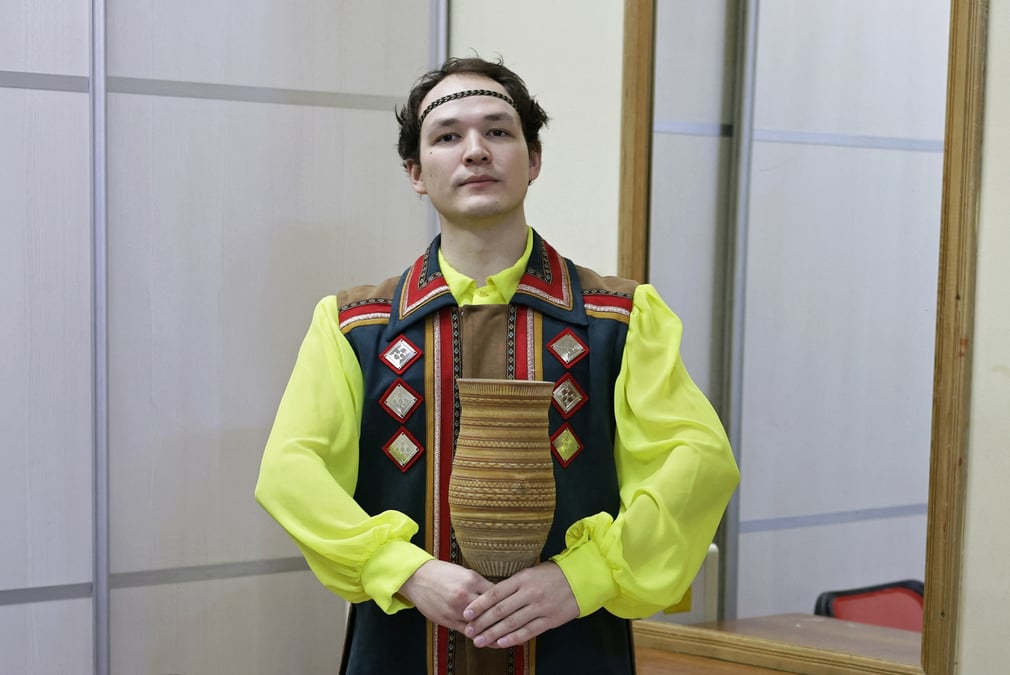 Maxime golomariev, etudiant a l'universite et danseur folklorique, a yakutsk