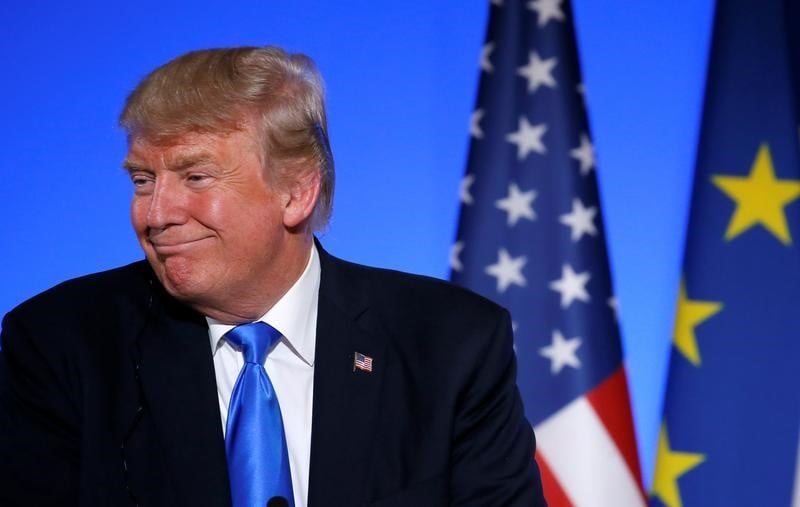 Trump declare qu'il negocierait mieux le brexit que theresa may