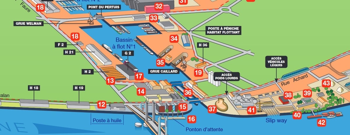 Le Bassin à flot N°1 (entrée droite) et le slipway en bas de l'image à droite (entre 41 et 40)  sont les nouvelles bases de Yacht Solutions.