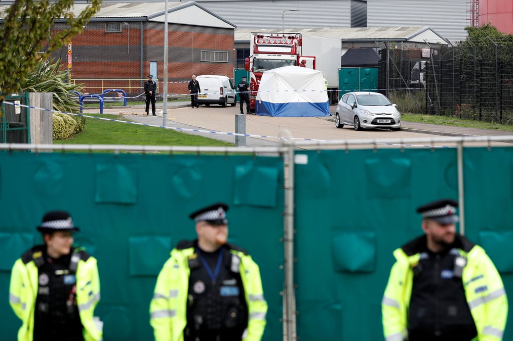 Grande-bretagne: les 39 victimes retrouvees dans un semi-remorque etaient chinoises