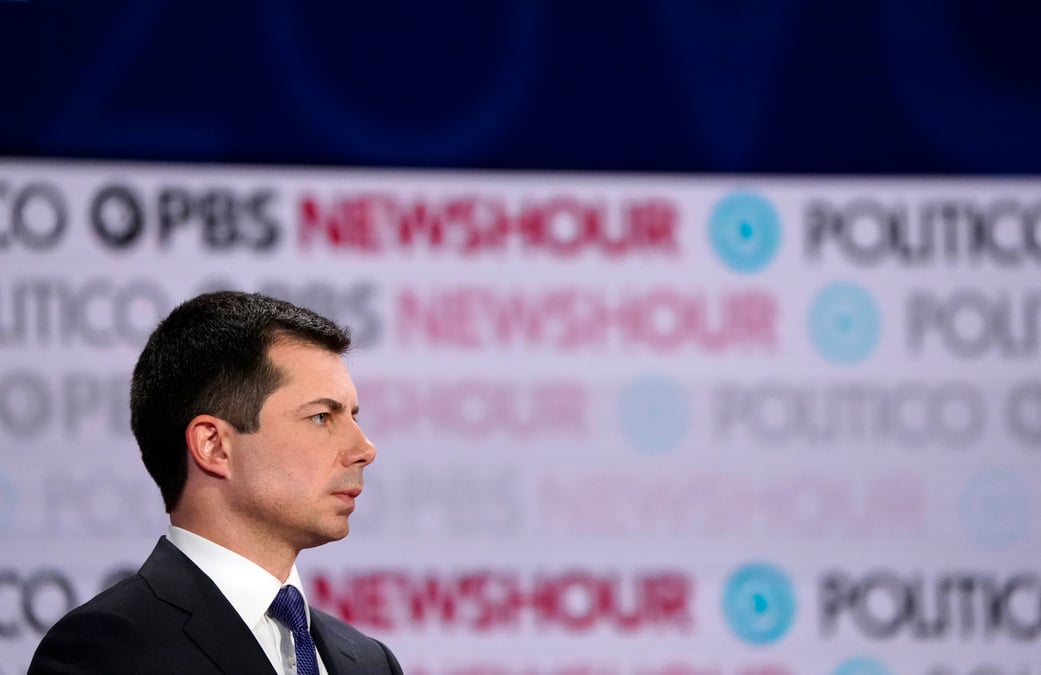 Usa 2020: buttigieg cible de ses rivaux democrates lors d'un debat tendu