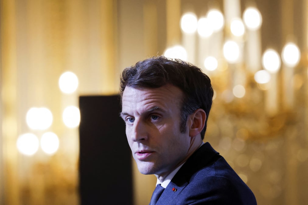 Ukraine: macron entend negocier un allegement du dispositif militaire russe, selon une source a l'elysee