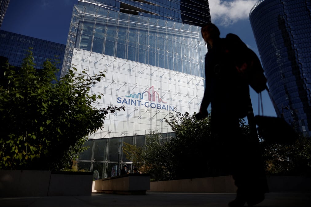 Gratte-ciel de bureaux dans le quartier d'affaires de la defense a paris