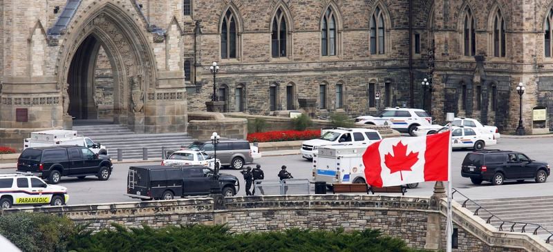 Fusillade au Parlement canadien, un soldat et l'assaillant tués