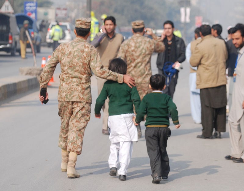 Des survivants racontent le massacre de Peshawar