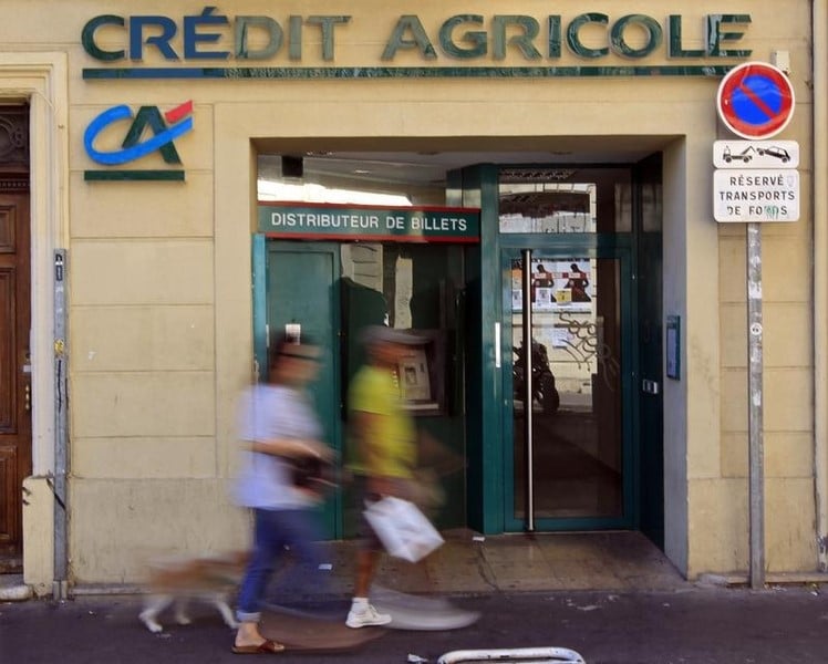 L'agence bancaire continue de perdre du terrain en france