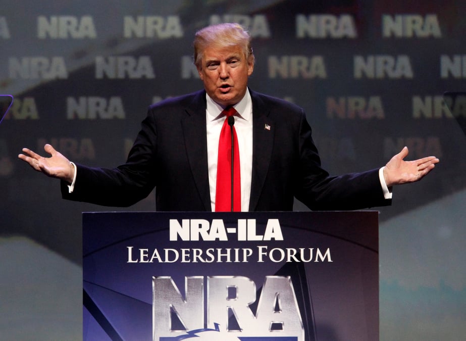 Donald trump soutenu par le lobby americain des armes a feu