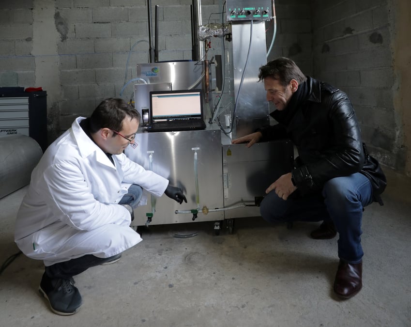 Un prototype pour transformer les dechets plastiques en carburant