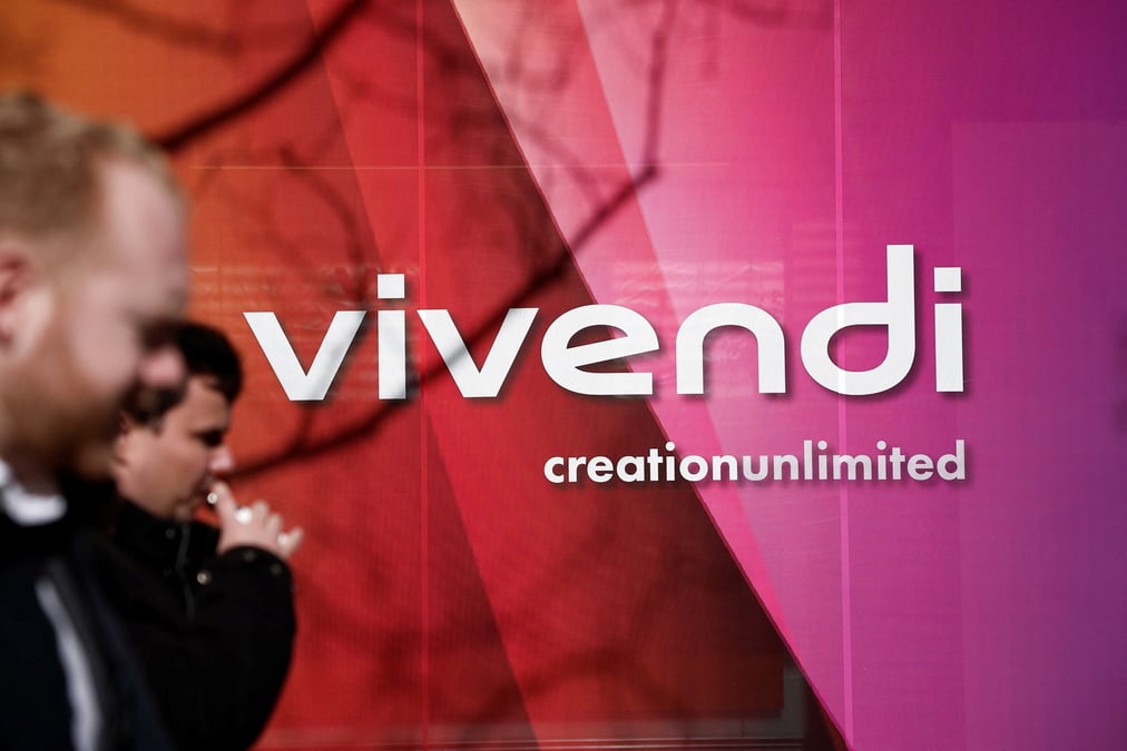 Le logo de vivendi au siege de l'entreprise a paris
