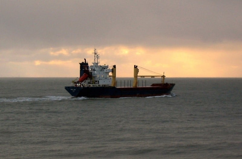 Un vraquier sans doute detourne par des pirates somaliens