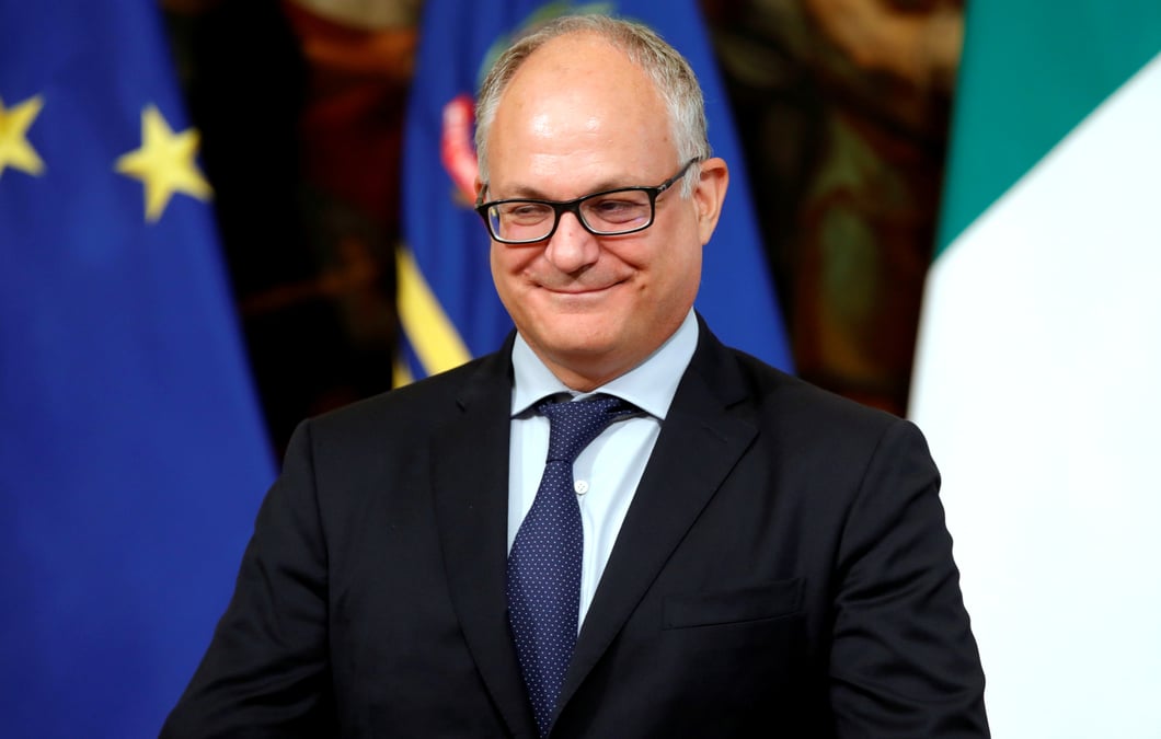 Le ministre italien de l'economie satisfait de la fusion psa-fiat chrysler