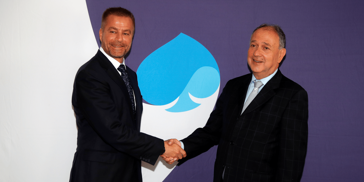 Dominique Cerutti (à g.), PDG d'Altran et Paul Hermelin (à dr.), PDG de Capgemini, lors d'une conférence de presse à Paris le 25 juin 2019.