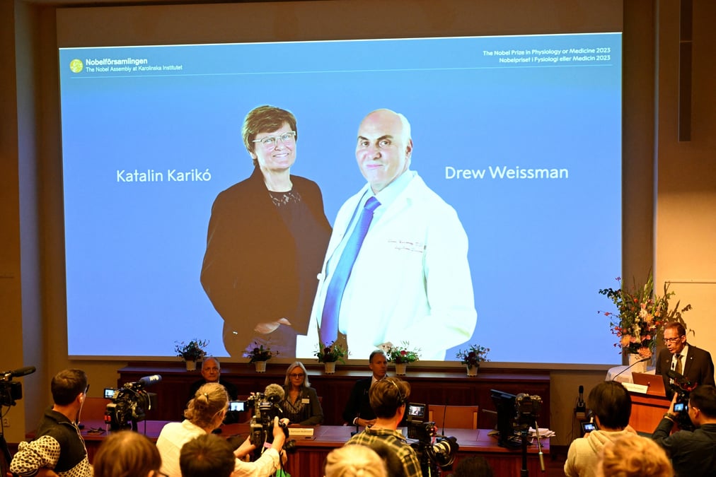 Katalin kariko et drew weissman remportent le prix nobel de physiologie ou medecine 2023 a stockholm