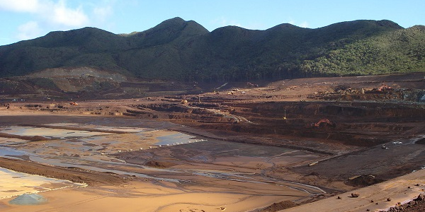 La filière d'extraction et de raffinage du nickel est la principale ressource de la Nouvelle-Calédonie : elle représente près d'un quart des emplois privés et 20% de son produit intérieur brut (PIB).