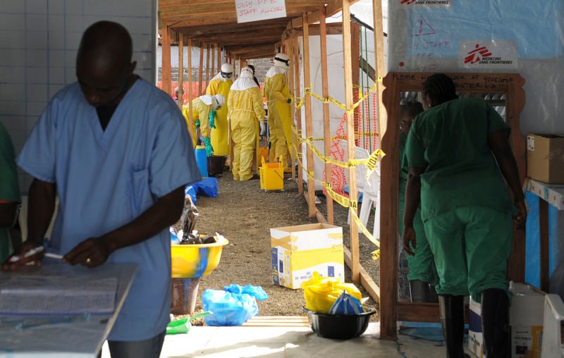 L'épidémie de fièvre Ebola a tué plus de 1.900 personnes