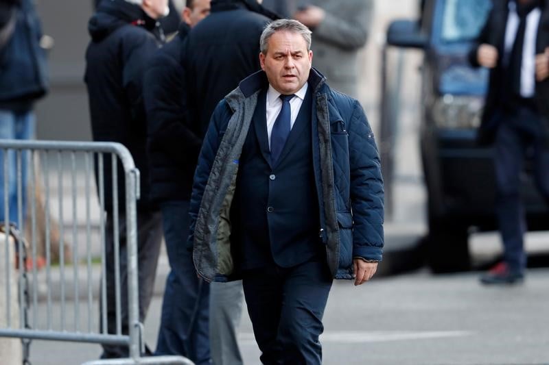 Bertrand presse macron de se prononcer sur le cas bayrou