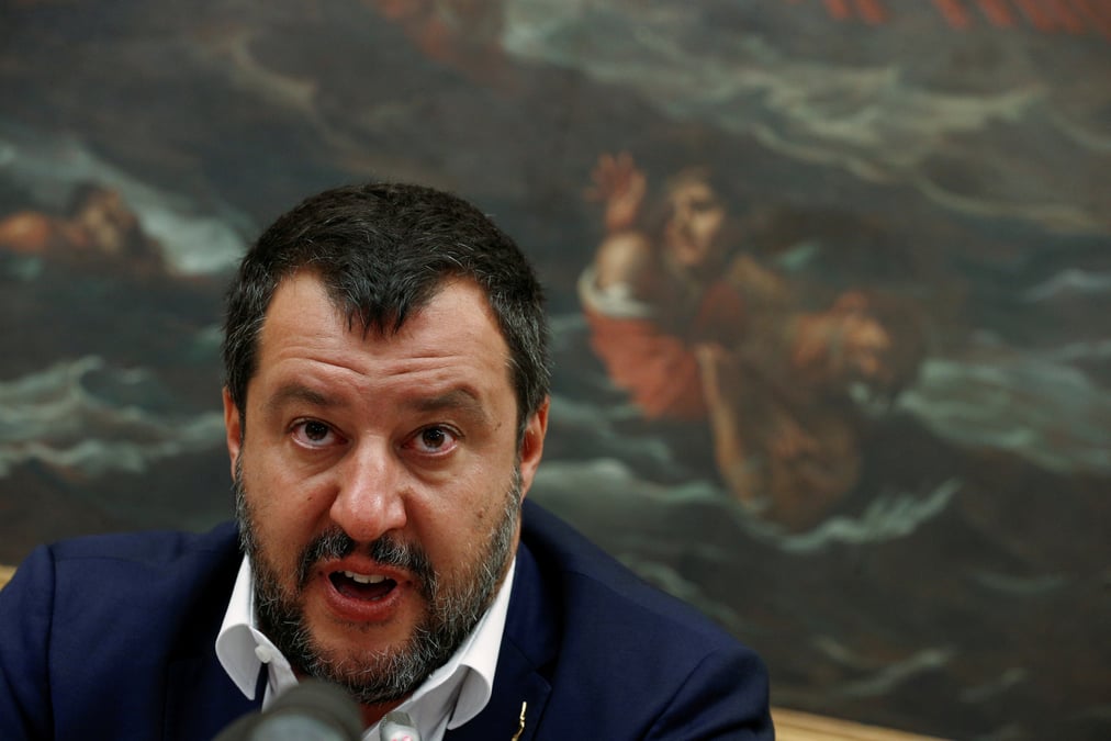 Accord sur des migrants bloques a bord d'un navire de la garde-cote italienne
