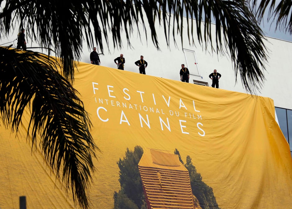 Au fronton du palais des festivals