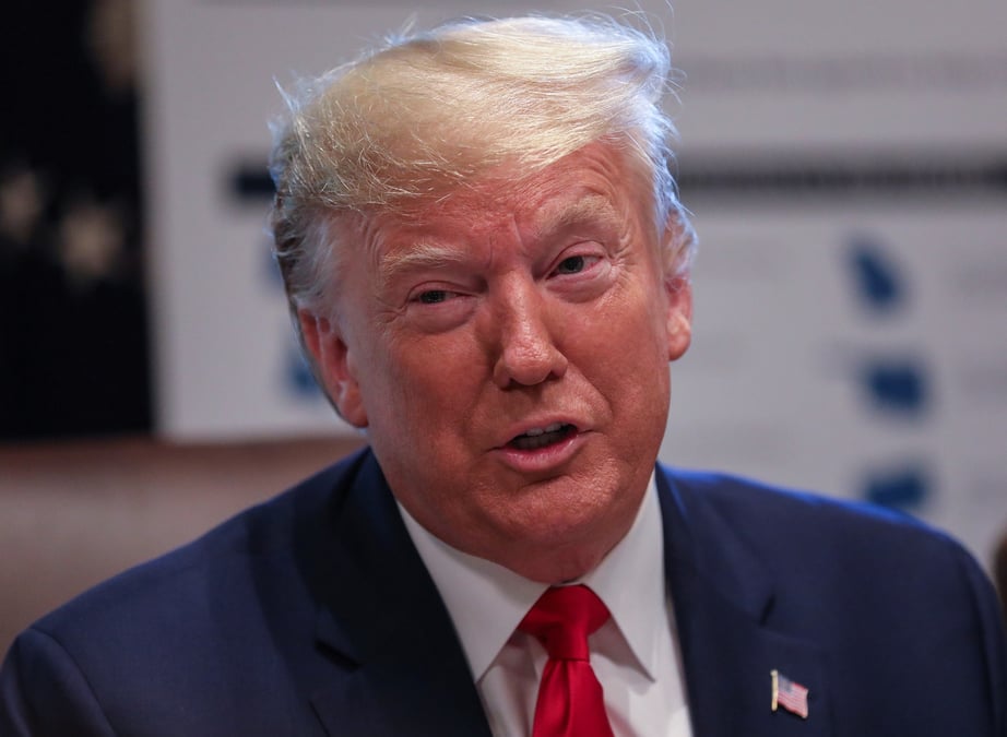 Trump a lie aide a l'ukraine et enquete sur biden, temoigne un diplomate