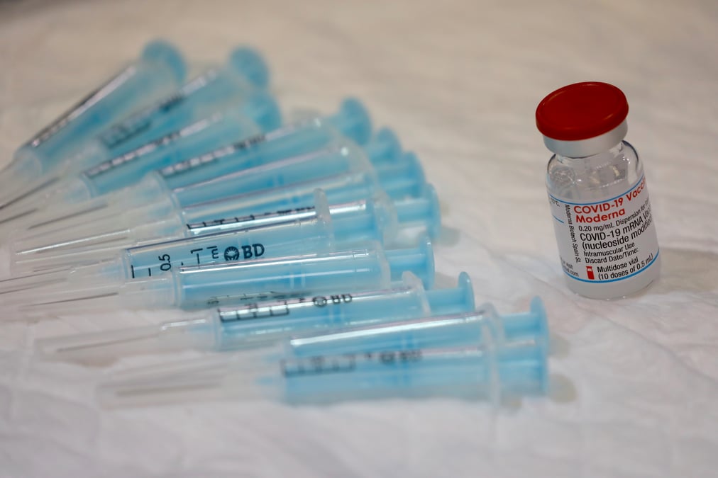 Coronavirus: feu vert de l'ema a un site de production de vaccins de moderna en indre-en-loire