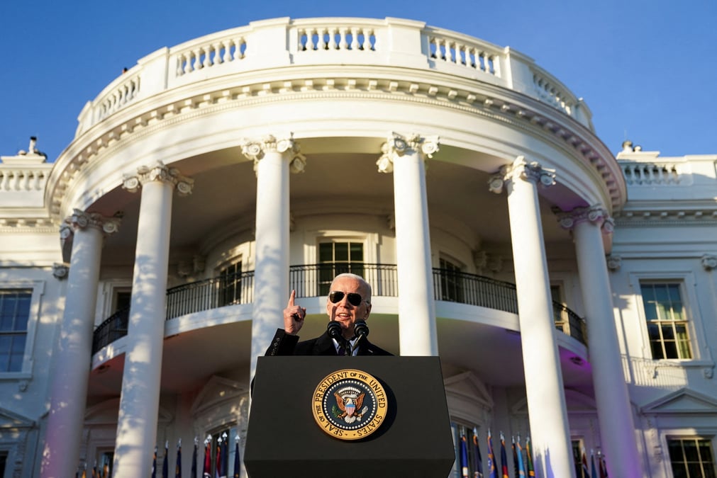 Photo d'archives : le president americain joe biden s'exprime devant la maison blanche