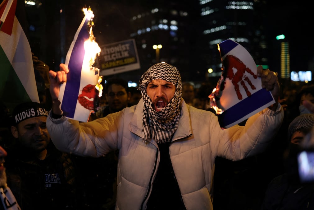 Manifestation pro-palestinienne pres du consulat d'israel a istanbul