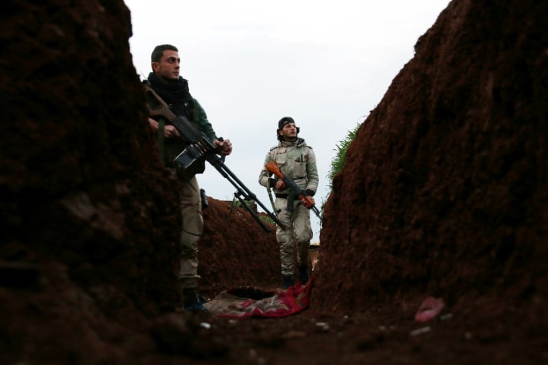 Les rebelles syriens repoussent une attaque de l'ei dans le sud
