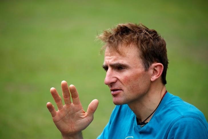 L'alpiniste suisse de renom ueli steck se tue dans l'himalaya