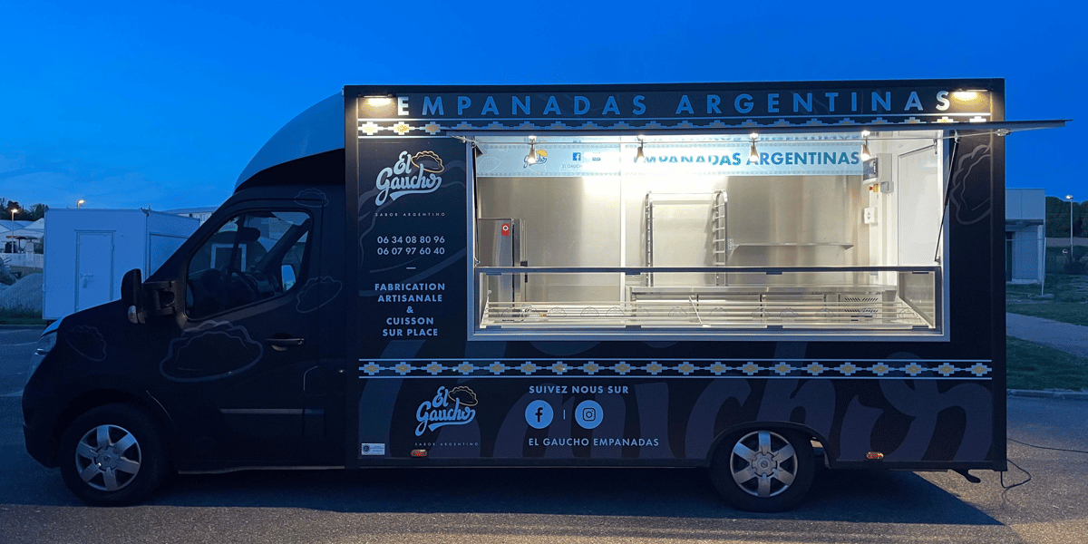 Dans l'Aude, Beau comme un camion emploie une vingtaine de salariés pour concevoir et aménager des food trucks.