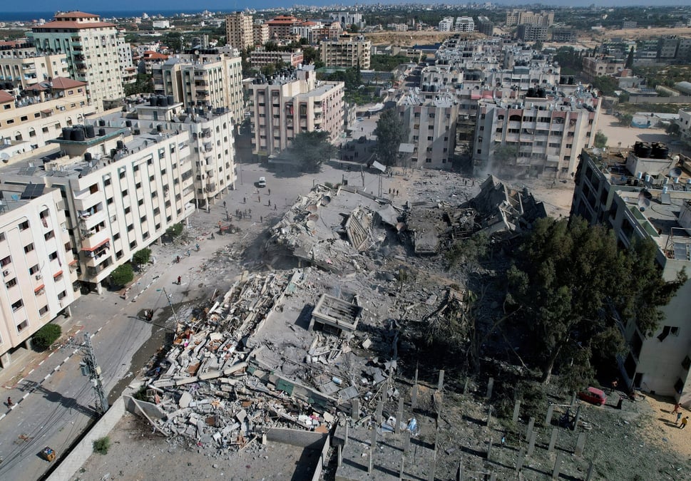 Batiments residentiels detruits par des frappes israeliennes dans la ville de zahra